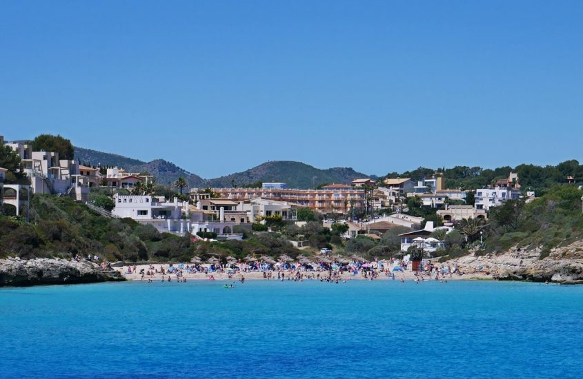 Cales de Mallorca, czy warto się tu zatrzymać?