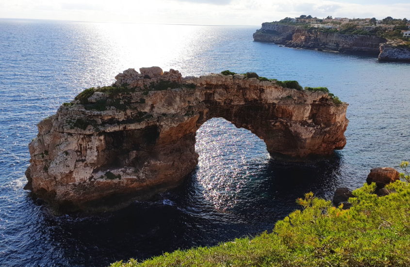 Mirador Es Pontas, naturalny most i punkt widokowy na Majorce.
