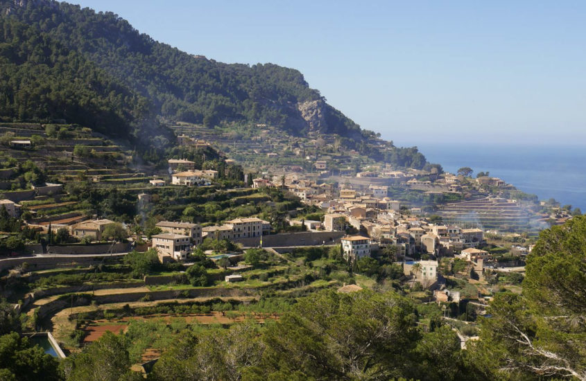 Banyalbufar – spokojne miasteczko u stóp Serra de Tramuntana na Majorce.