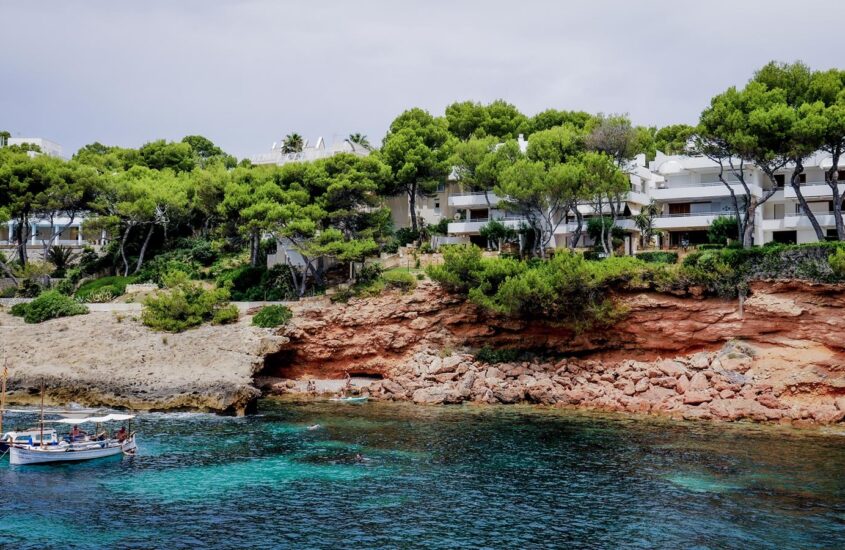 Cala Marmassen – mało znana, kamienista zatoka na Majorce.