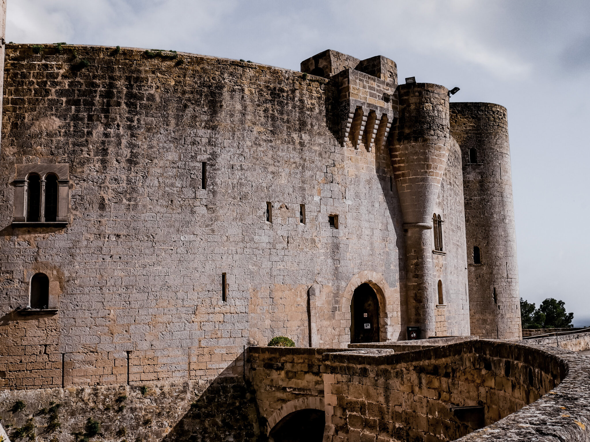 Zamek Bellver na Majorce – Castillo de Bellver – zamki na Majorce