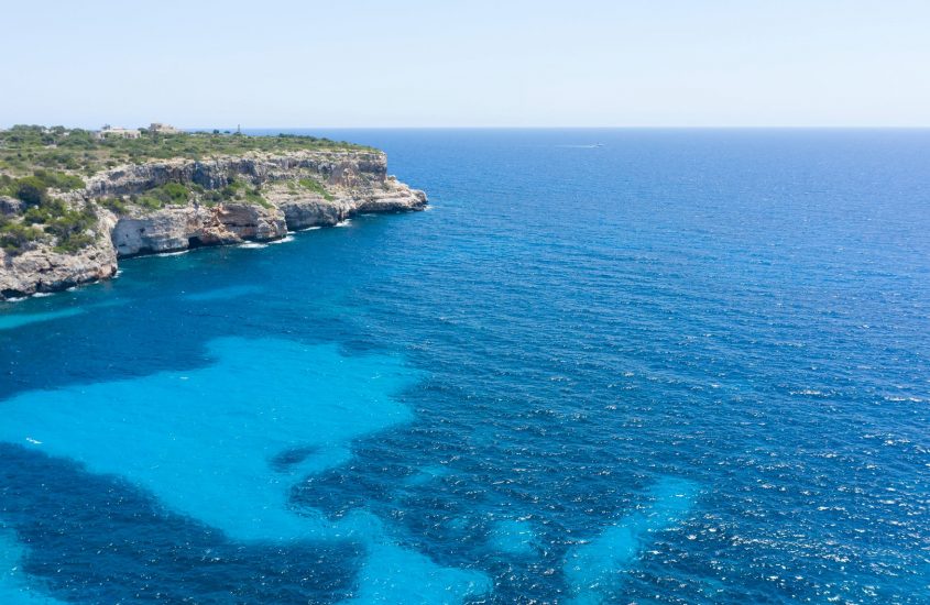 Playa de Portals Nous — wakacje na Majorce — top plaże na Majorce