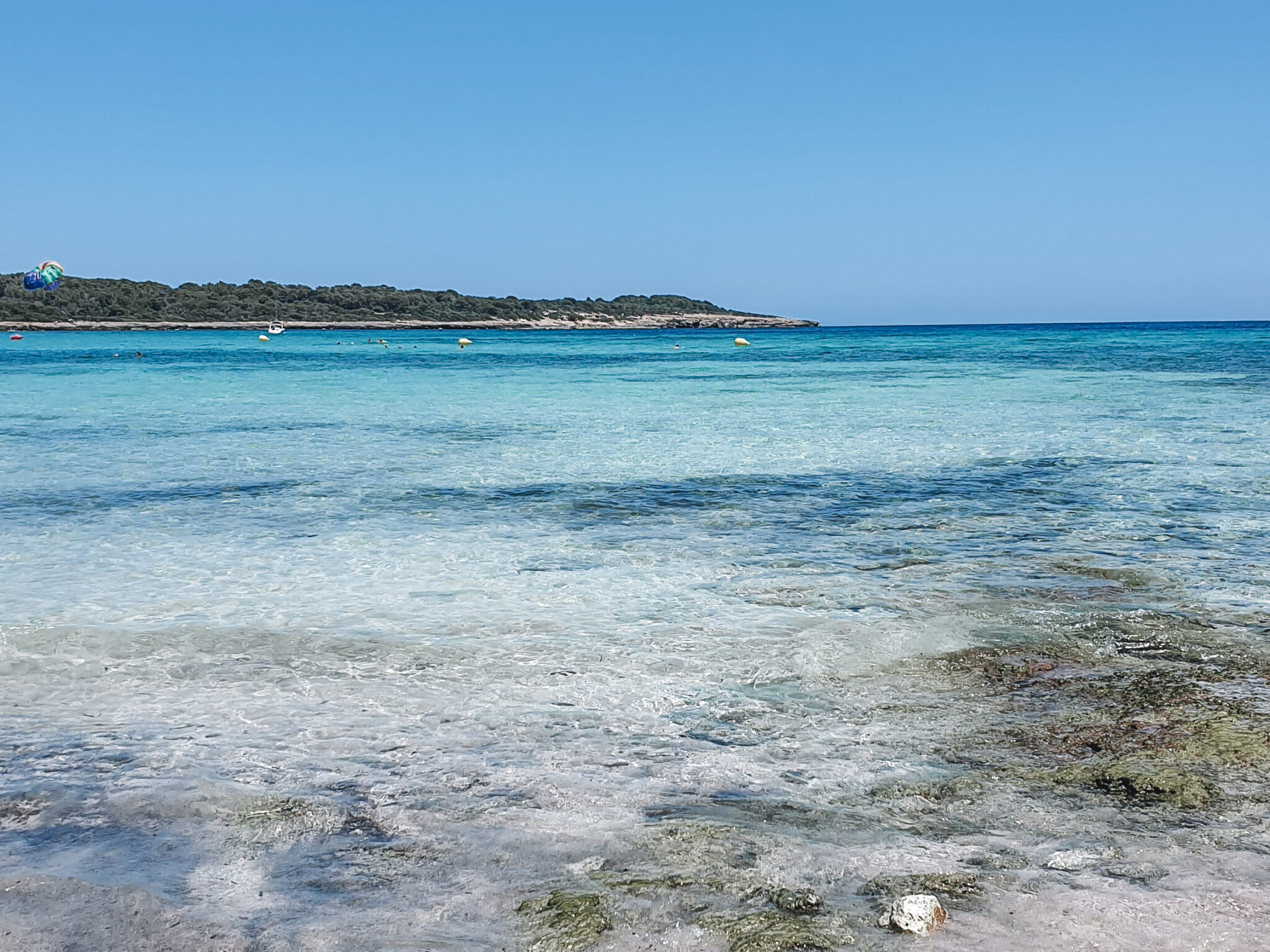 Ses Covetes na Majorce: Spokojne Plaże w Urokliwej Lokalizacji