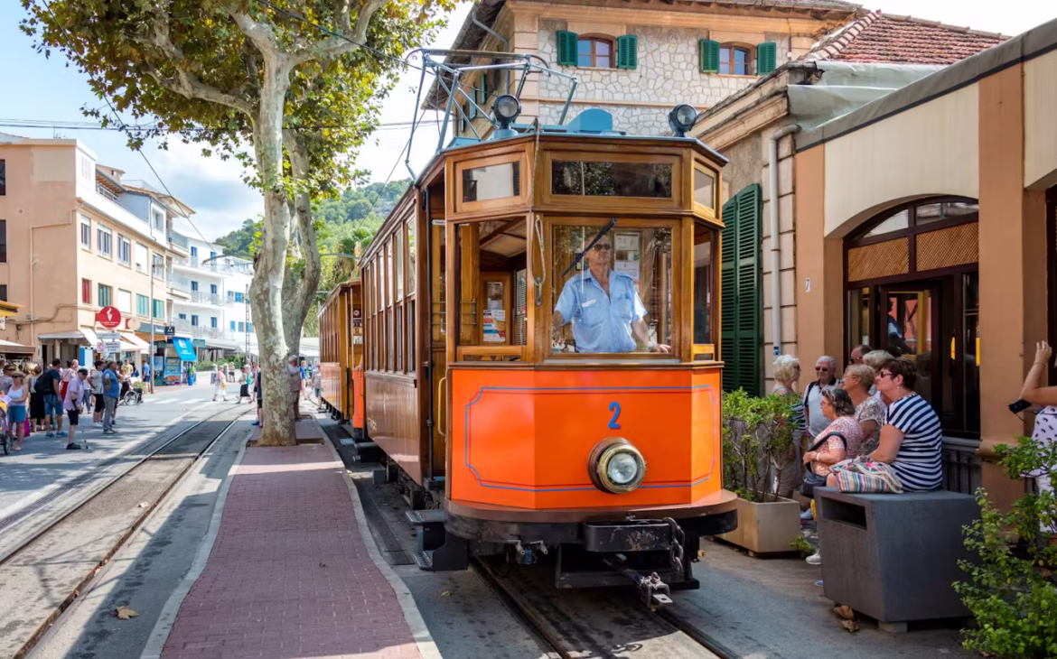 Całodniowa wycieczka po Majorce z miejscowością Port de Sóller i klasztorem w Lluc